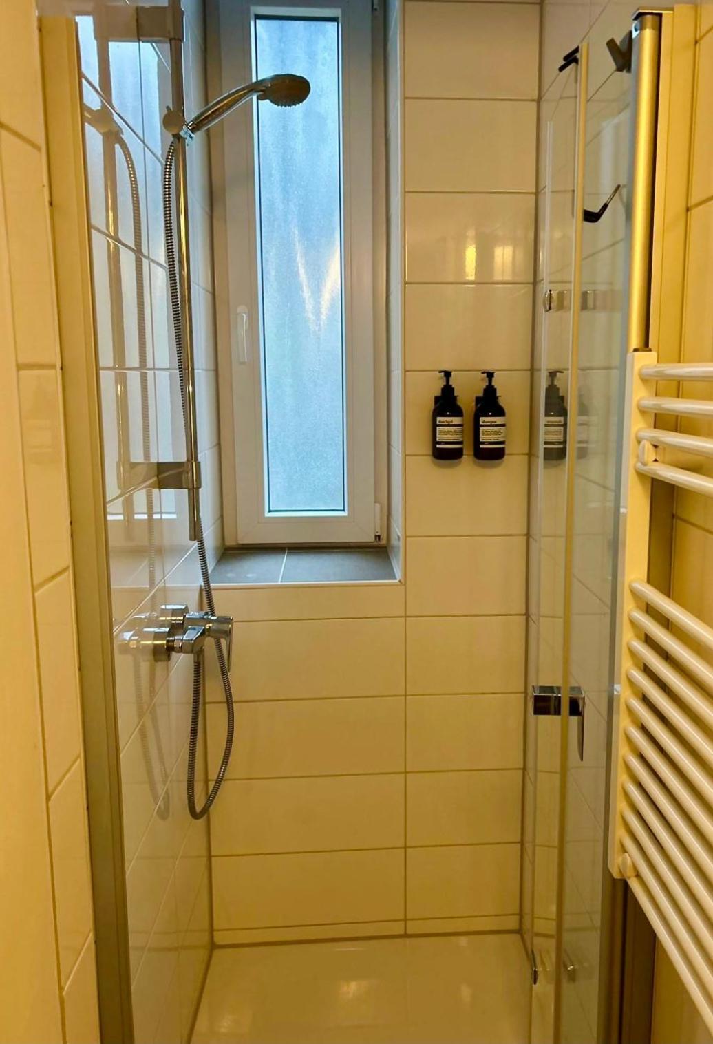 Feelslikehome - Stylische Und Zentrale Altbauwohnung Mit Terrasse&Garten Bochum Eksteriør bilde
